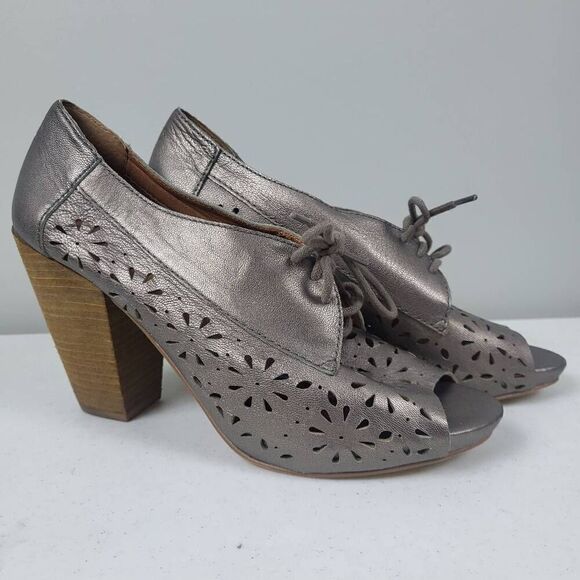Lucky Brand Womens Peony Stacked Heels Metallic Pewter Size 10 Leather Peep Toe - Picture 1 of 8